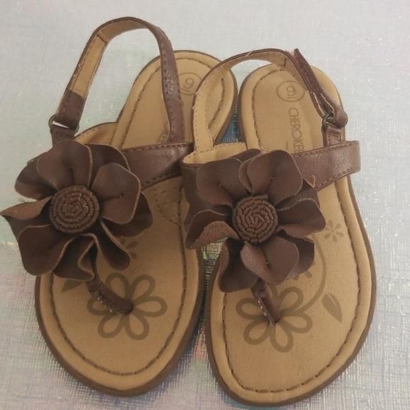 🎉Host Pick🎉Cherokee sandals - Picture 2 of 7